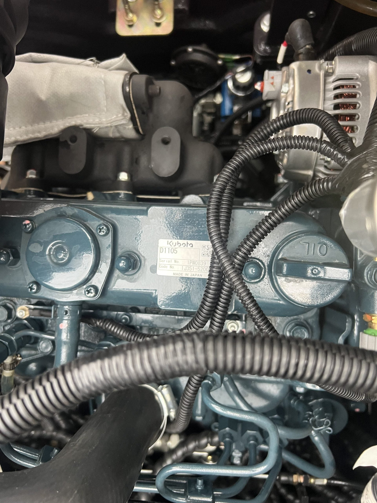 Mini Escavadeira Giratória Baimse de 2500 kg, Motor Kubota D1105 de 3 Cilindros