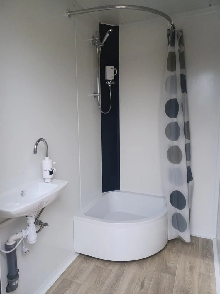 Contentor Sanitário Duplo de 2 Cabines: WC e Chuveiro num Design Robusto
